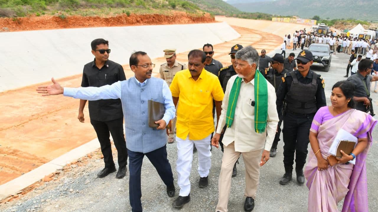 ముఖ్యమంత్రి నారా చంద్రబాబు నాయుడు 