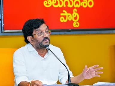ఎన్టీఆర్ భవన్లో మీడియాతో మాట్లాడుతున్న ఎమ్మెల్యే సోమిరెడ్డి చంద్రమోహన్ రెడ్డి