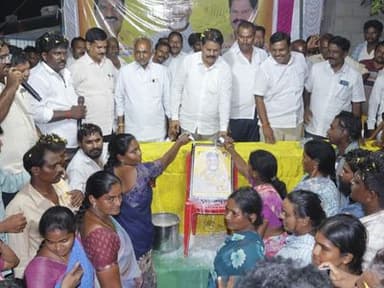 వెలిగొండ ప్రాజెక్టు నిర్వాసితులు