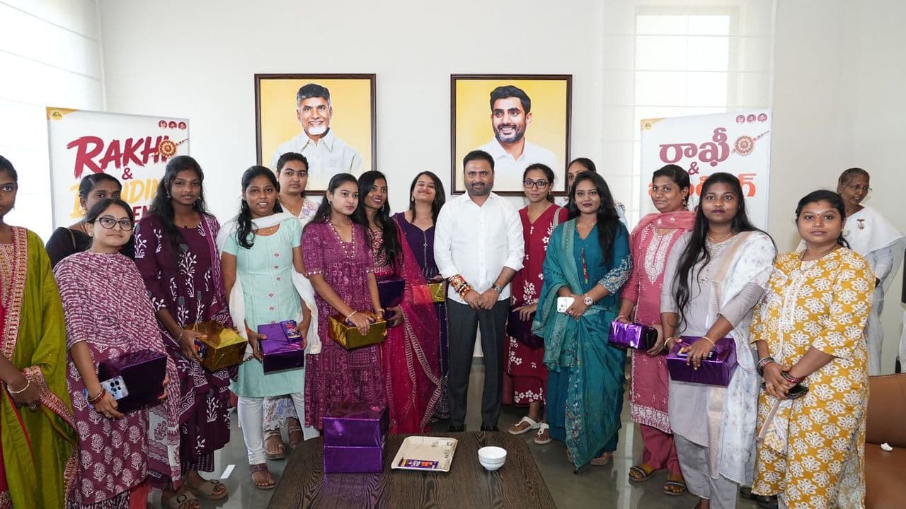 'జెన్-జీ'తో వినూత్నంగా రాఖీ వేడుకలు జరుపుకున్న ఎంపీ సానా సతీష్ బాబు