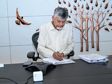 CM Chandrababu Reviews Heavy Rains