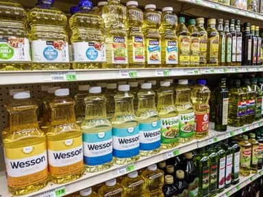 Government Cuts Import Duty on Crude Edible Oils to Ease Consumer Prices
