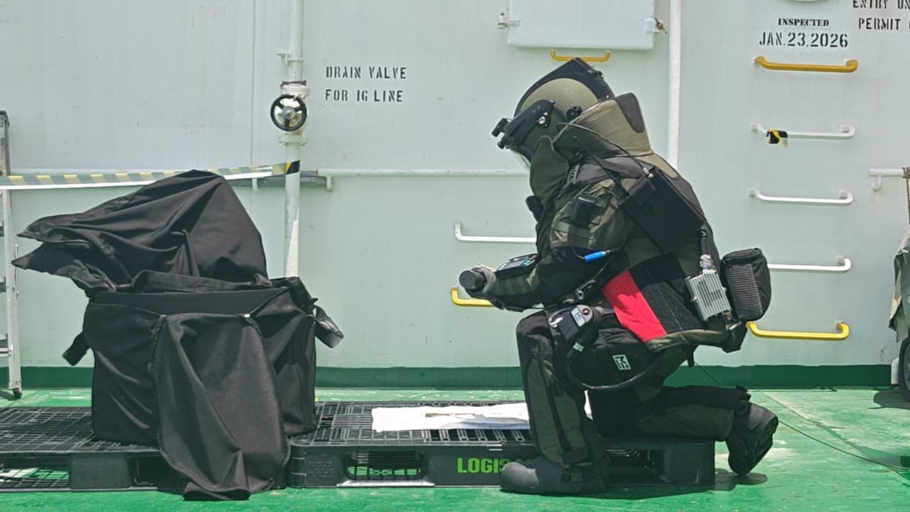 Indian Navy Safely Recovers Unexploded Missile Warhead from Oil Tanker Near Kochi After High-Risk Operation