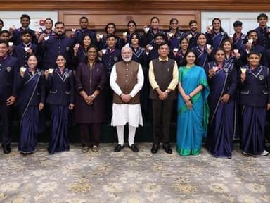 Prime Minister Shri Narendra Modi interacts with Commonwealth Games champions