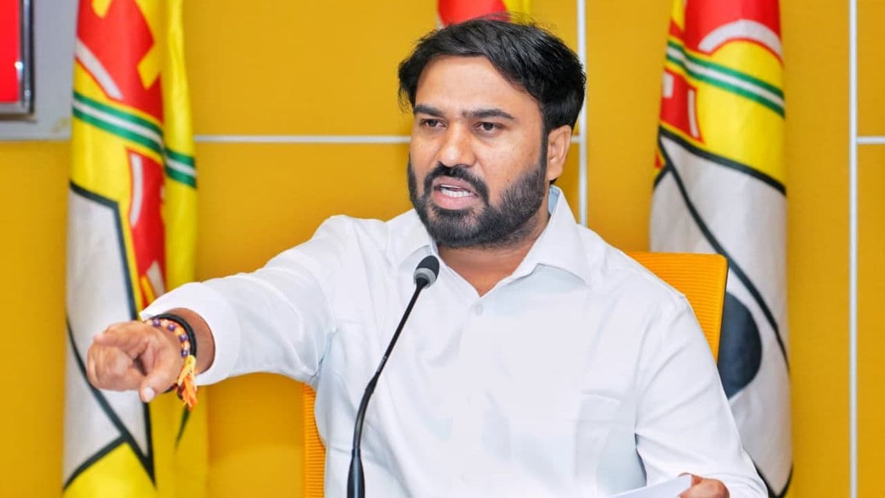 SAAP Chairman Ravi Naidu addresses the media on the Mega DSC recruitment issue at the TDP Central Office in Mangalagiri.