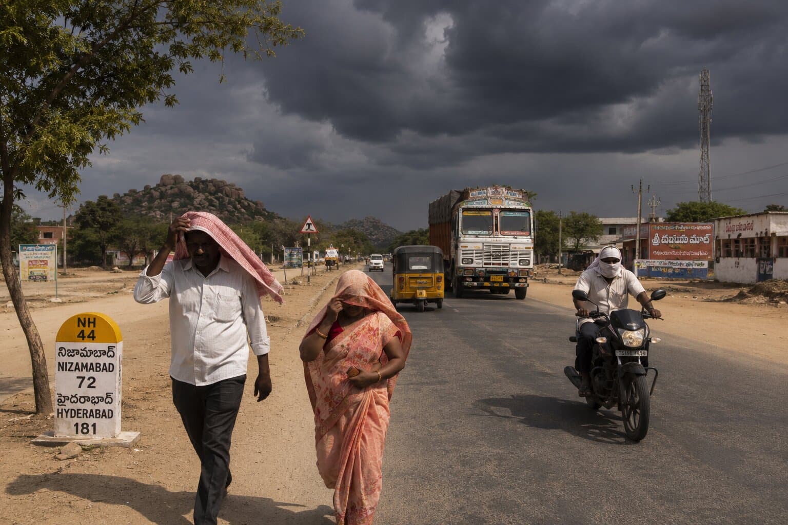 Yellow Alert Issued as Heatwave Conditions Grip Telangana; Rain and Thunderstorms Also Likely